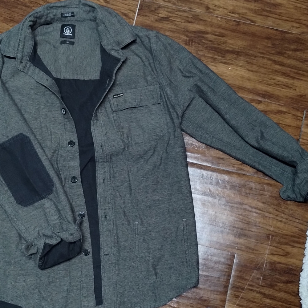 Volcom size small - Picture 2 of 3
